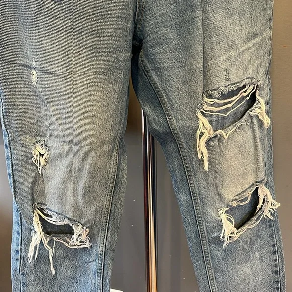 White Fox Boutique Distressed Blue Jeans - Picture 3 of 10
